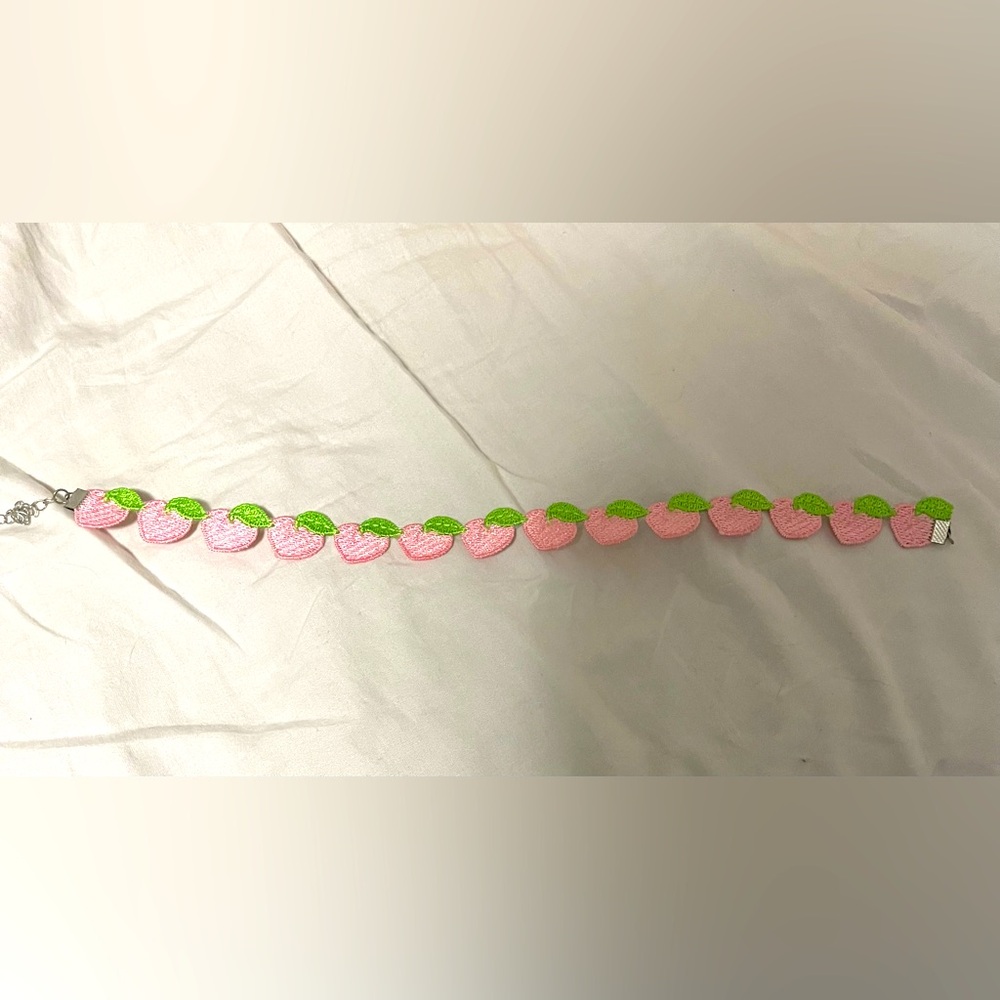 Peach chocker